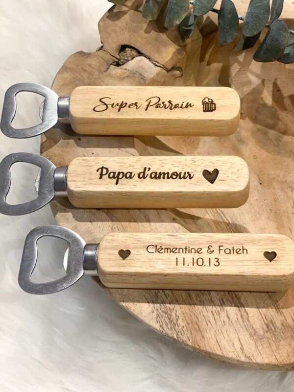 décapsuleur en bois décapsuleur personnalisé cadeaux personnalisé fete des pères mariage cadeaux gravé gravure laser evj evf pom de pin ouvre bouteille accessoire vin